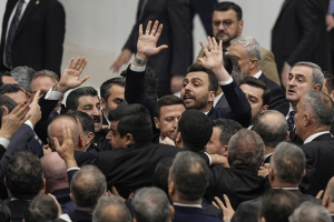 У турецькому парламенті під час обговорення бюджету побилися депутати