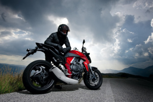 Без ілюзій безпеки: чому Україні потрібні сертифіковані мотошоломи