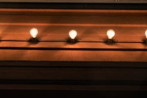 На Київщині у двох населених пунктах відсутнє світло через пошкодження підземної лінії