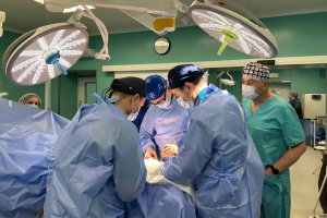 У Львові лікарі відновили пораненому військовому 12,5 сантиметра кістки