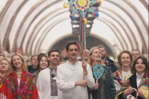 Дипломати з Німеччини, Франції та Британії заспівали «Щедрик» у київському метро