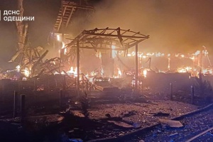Армія РФ уночі атакувала портову та промислову інфраструктуру Одещини, є загиблий і постраждалі