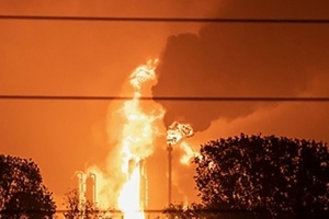 Дрони атакували порт у Краснодарському краї РФ: загорілися нафтові резервуари