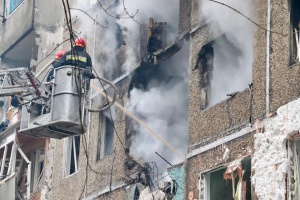 Удар по п’ятиповерхівці в Чернігові: кількість постраждалих зросла до 10, троє з них - діти