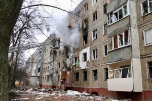 Injury toll in Russian strike on apartment building in Chernihiv rises to eight, one killed 