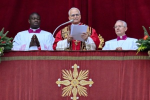 Pope Leo calls for peace and prayers for Ukraine in Christmas address 
