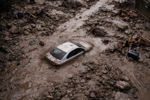 Зливи спричинили раптові повені та селеві потоки в Південній Каліфорнії