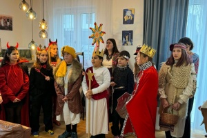 Різдвяна магія в Берліні: пластуни завітають із вертепом до осель українців