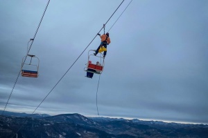 Зупинка підйомника на горі Захар Беркут: рятувальники зняли 78 людей, з них - 39 дітей
