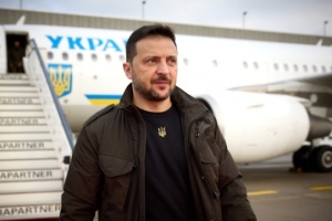 Zelensky llega a EE.UU. para reunirse con Trump el domingo