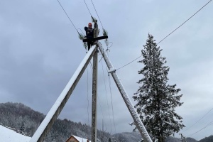 На Прикарпатті негода повністю знеструмила 15 населених пуктів, ще 26 - частково