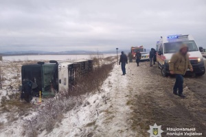 На Івано-Франківщині перекинувся пасажирський автобус - один загиблий, дев'ятеро травмованих