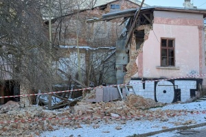 У центрі Чернівців обвалився аварійний будинок