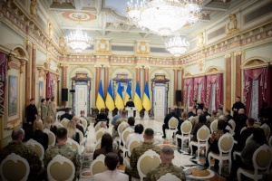 Зеленський вручив сертифікати на житло Героям України та родинам загиблих Героїв