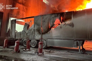 Під час атаки на Одещину уламки дрона впали на територію термінала «Нової пошти»