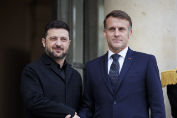 ゼレンシキー宇大統領、マクロン仏大統領と戦争終結や安全の保証につき協議