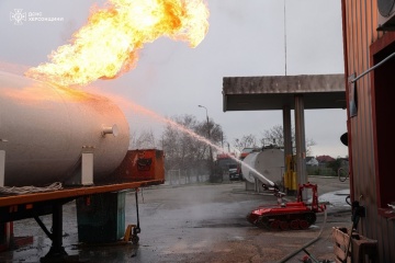 In Kherson, Russians attack rescuers extinguishing fire after drone attack