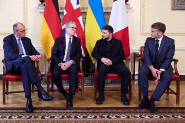 Selenskyj berät mit Starmer, Macron und Merz über künftige Sicherheitsgarantien für die Ukraine. 