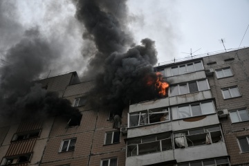 露軍の滑空爆弾、ウクライナ南部の集合住宅に着弾　負傷者２６名