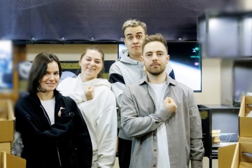 「心臓を捧げよ！」　ウクライナの活動家、「進撃の巨人」のスローガンで軍人用無人機購入の資金募る