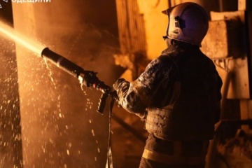 Se incendian contenedores con harina y aceite en el puerto de Pivdenny por el ataque ruso