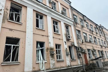 У Києві внаслідок російської атаки пошкоджена адмінбудівля Міносвіти