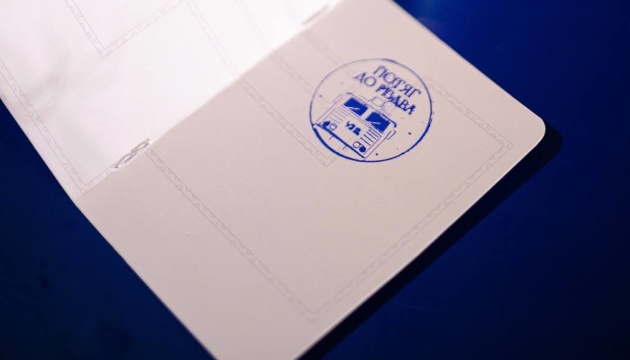 Вокзали Києва та Львова підготували акцію для дітей до прем’єри фільму «Потяг до Різдва»