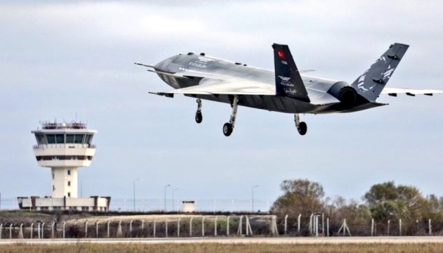 Турецький безпілотний винищувач KIZILELMA вперше здійснив стрільби по повітряній цілі