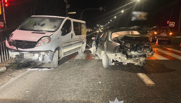 На трасі Київ - Чоп сталася ДТП за участю чотирьох авто, серед постраждалих - трирічна дитина