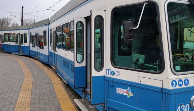 У Вінниці тестують перший швейцарський трамвай, модернізований за вимогами доступності