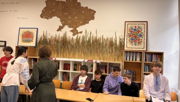 У Будапешті у двомовній школі відкрили Український куточок