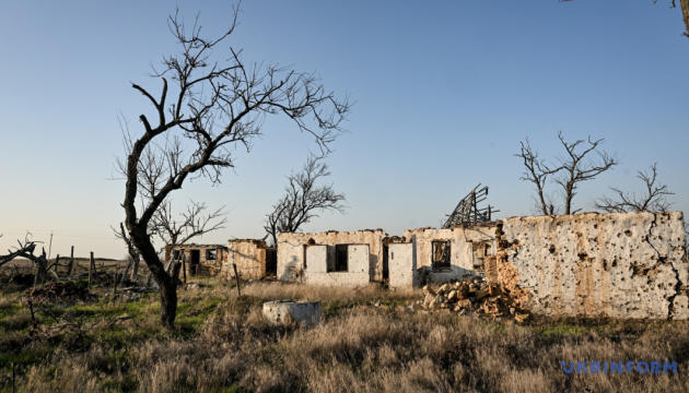 Guerre en Ukraine : Trois morts et sept blessés dans des bombardements russes sur la région de Kherson 