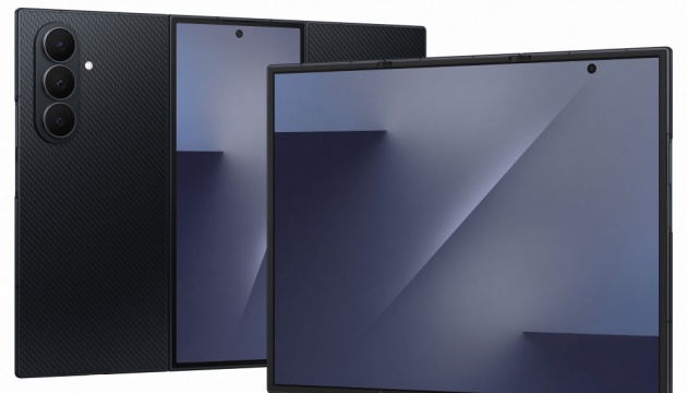 Samsung представив свій перший смартфон з трьома екранами