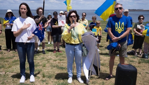 У Сіднеї українці провели протест проти прибуття танкера з пальним з російської нафти