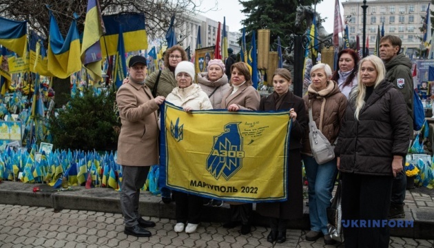 На Майдані Незалежності до дня ЗСУ встановили інсталяцію із гільз «Квітка пам’яті»