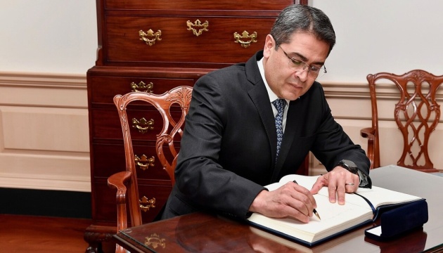 Експрезидент Гондурасу вийшов із в'язниці після помилування Трампом