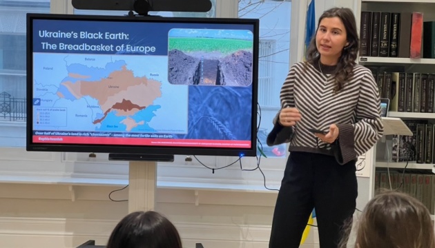 Голодомор і стародруки: українські школярі в Лондоні занурились у трагічну історію та культурну спадщину