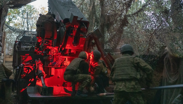 L’Ukraine célèbre le Jour des forces de missiles et de l’artillerie