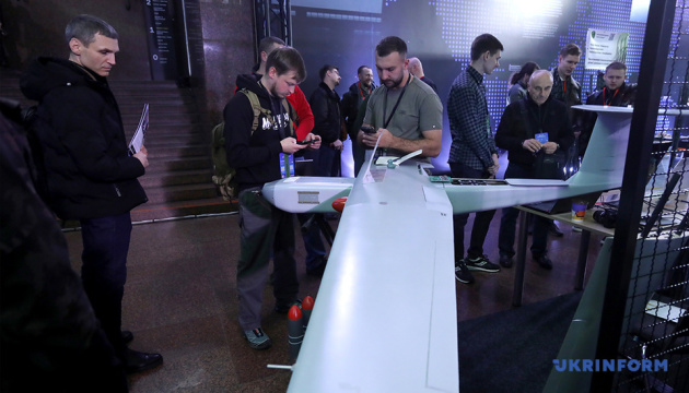 На конференції BRAVE1 запустили грантову програму для українських виробників компонентів безпілотних систем