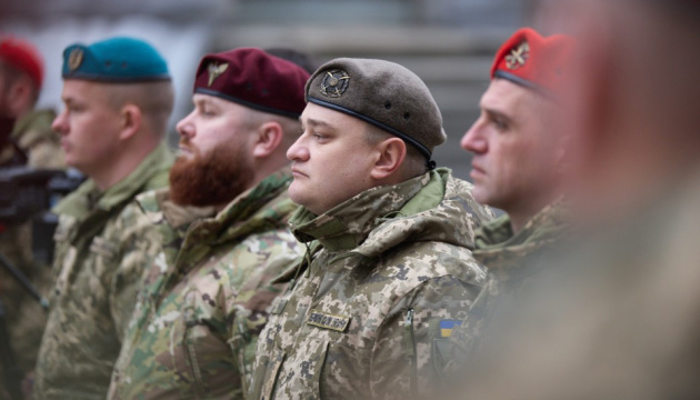 Зеленський вручив нагороди ракетникам та артилеристам