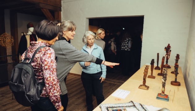 «ДоДому на Різдво»: в Копенгагені відкрили виставку, присвячену українським різдвяним традиціям