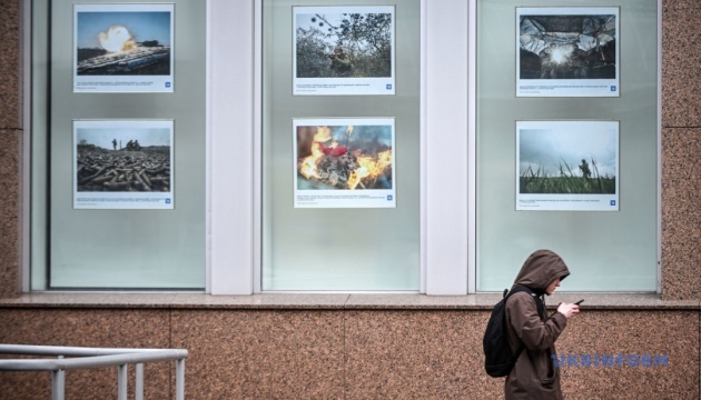 «ЗСУ: на лінії захисту» - у вікнах Укрінформу презентували нову фотовиставку