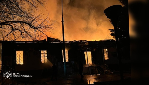 Ворог вдарив дронами по Чернігівщині, є влучання по житловому сектору та критичній інфраструктурі