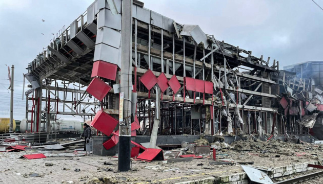 La Russie frappe de nouveau l’infrastructure civile et logistique de l’Ukraine 