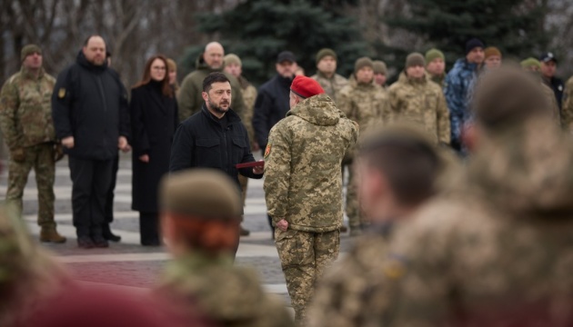 Зеленський у День ЗСУ: Україна стоїть так, що світ змушений із нами рахуватись