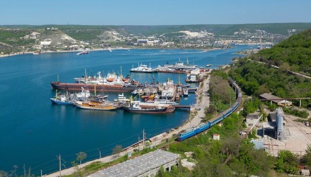 У Севастополі загарбники обороняють бухту за допомогою двох катерів - ЗМІ