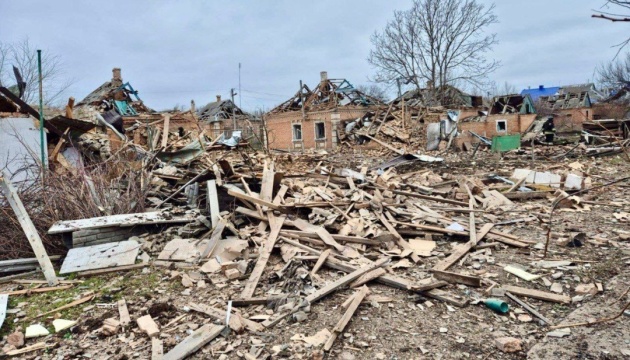 Russian army launches air strike on Orikhiv, woman injured