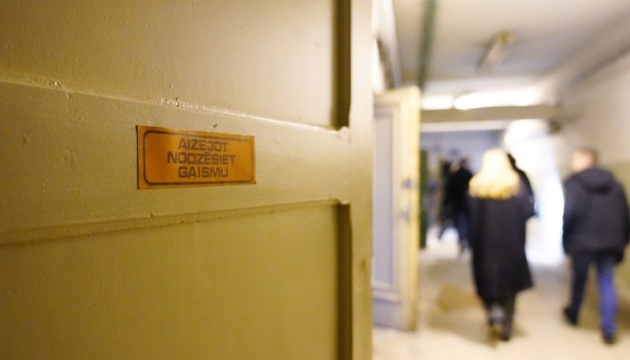 Майже 150 муніципальних будівель у столиці Латвії обладнають укриттями