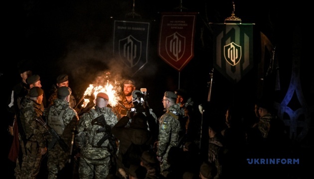 Церемонія вручення бригадних шевронів і хоругв у 141 ОМБр / Фото: Дмитро Смольєнко, Укрінформ