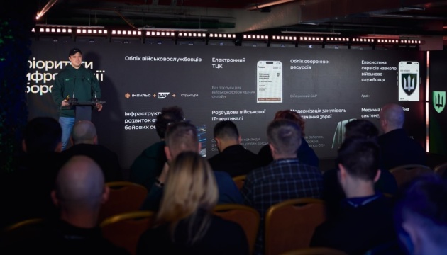 Федоров анонсував появу в армії електронної системи обліку зброї